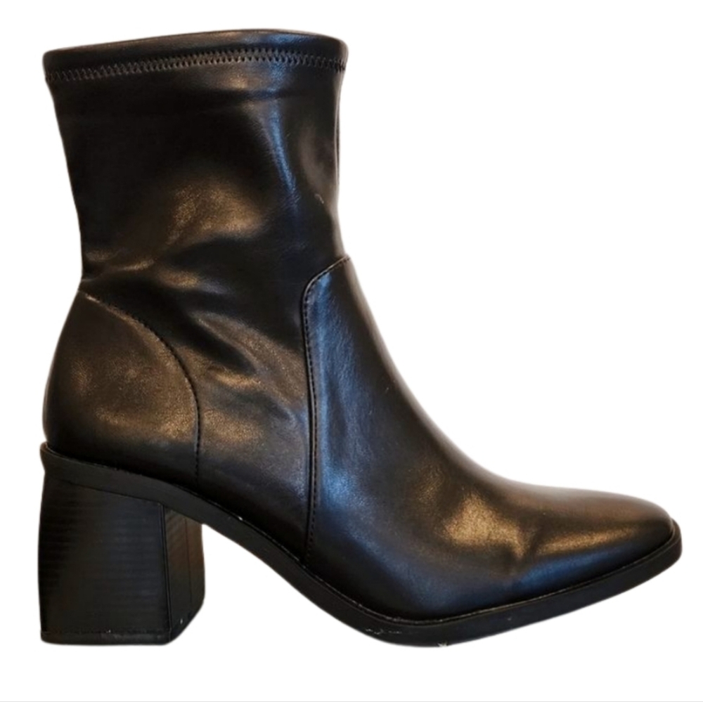 Anne Klein Elegant Black Leather Ankle Boots